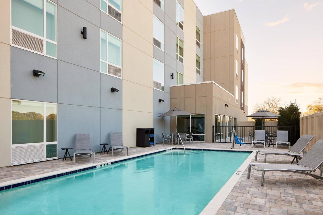 Towneplace Suites By Marriott Tampa Casino Area Exterior photo